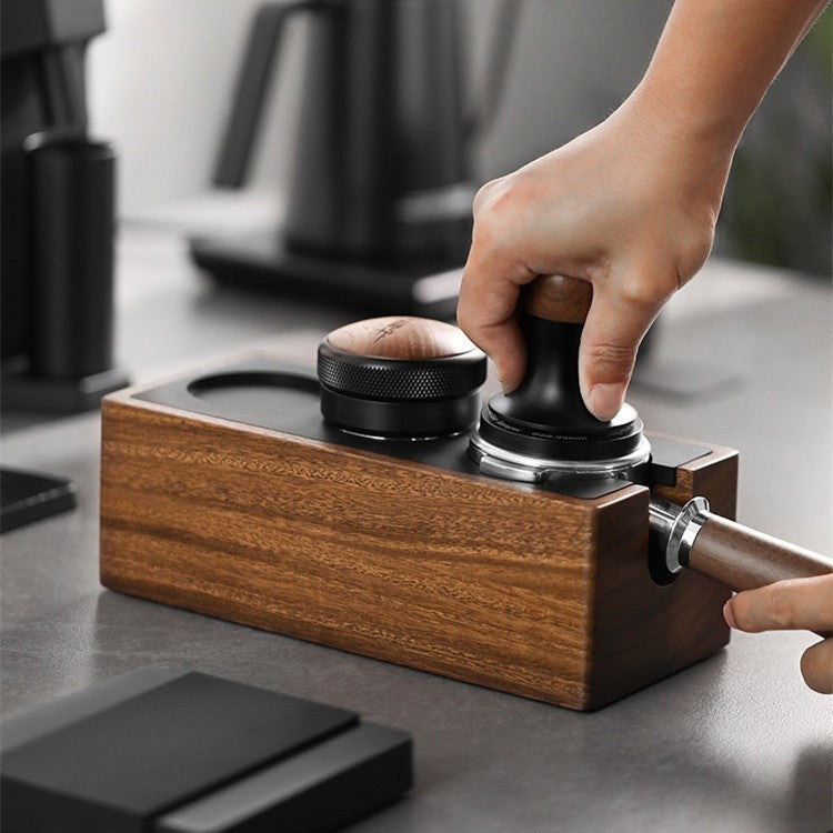 Brevin — Station de tassage en noyer pour espresso avec ports doublés de silicone