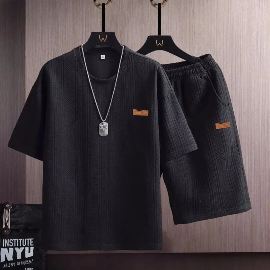 Mylo Lounge Set — 通気性の良いニットTシャツとドローストリングショーツで快適