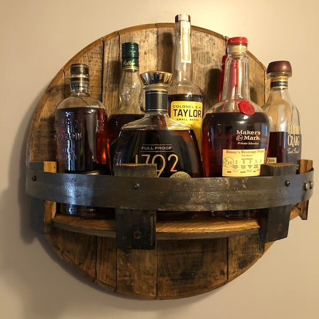 IronOak Vault™ — Parancsolj tiszteletet egy olyan whiskey vitrinnel, amely elmeséli legendás történetedet