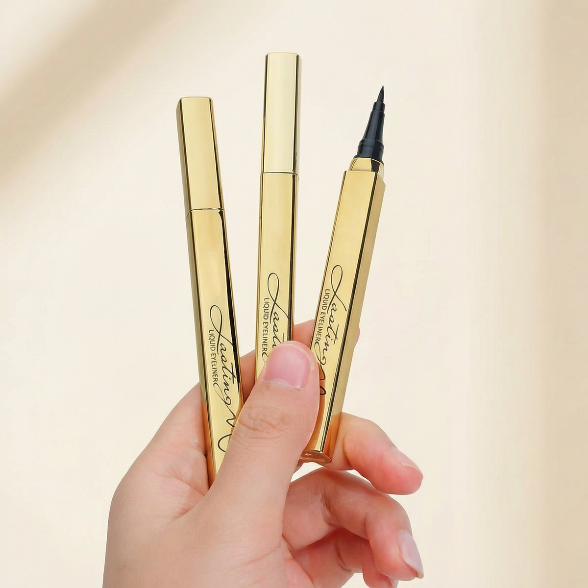Lina Flüssiger Eyeliner-Stift | Wasserfest, ultrafeine Spitze