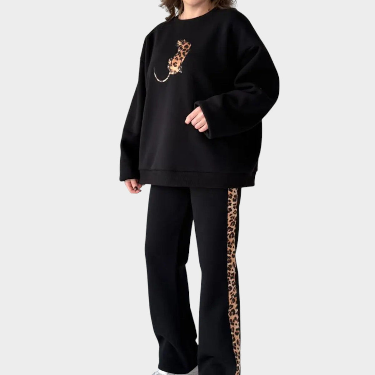 Completo Lounge Sola | Comfort Oversize con Dettaglio alla Moda
