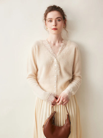 Elara — Weicher Kaschmir-Spitzen-Cardigan zum Layern