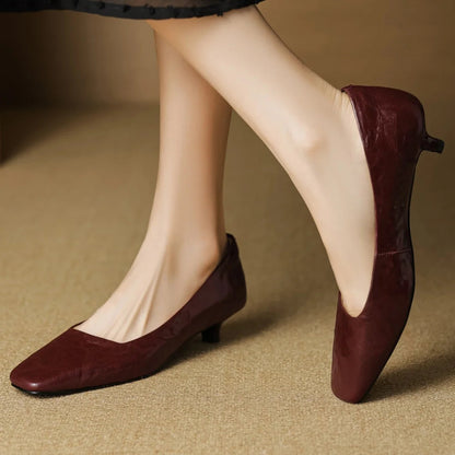 Talora — Echtes Leder Pumps mit Kitten-Heel und Komfort-Schaumsohle