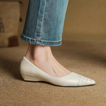 Novara Woven Leather Pumps — Aito nahkainen kärkikärkinen kiilakorkokenkä