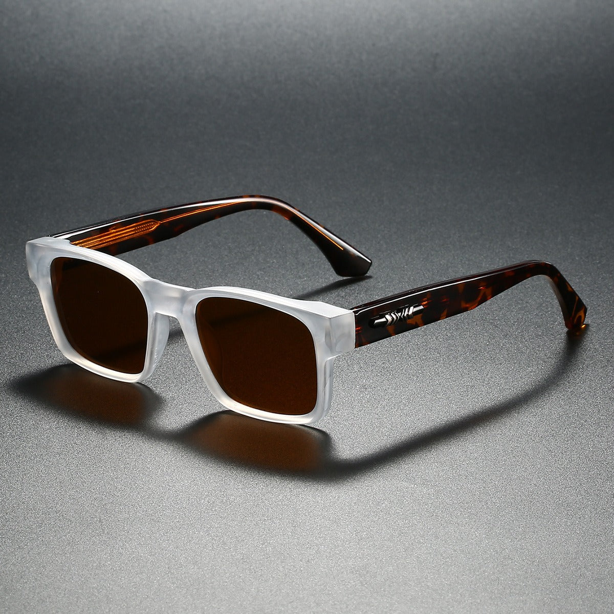 SpectraGuard™ — Zdominuj Każdy Look Piórkowym, Kuloodpornym Stylem