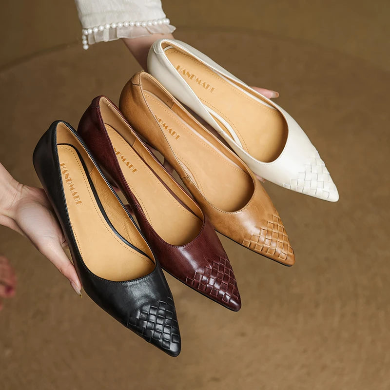 Novara Woven Leather Pumps — Aito nahkainen kärkikärkinen kiilakorkokenkä