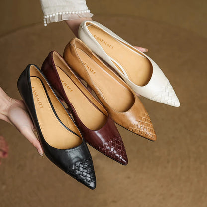 Novara Woven Leather Pumps — Aito nahkainen kärkikärkinen kiilakorkokenkä