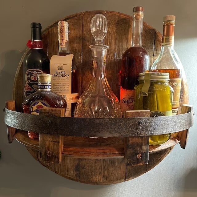 IronOak Vault™ — Parancsolj tiszteletet egy olyan whiskey vitrinnel, amely elmeséli legendás történetedet