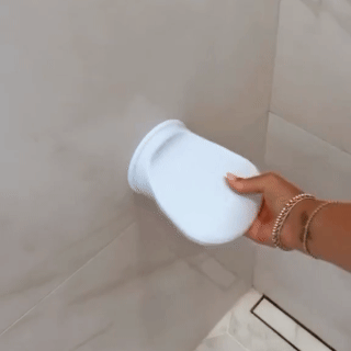 Lumea — Suction Shower Footrest with Non-Slip Comfort