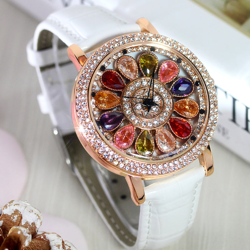 CrystalHalo Watch™ — 眩しい止められない華やかさであらゆる場所を支配する時計