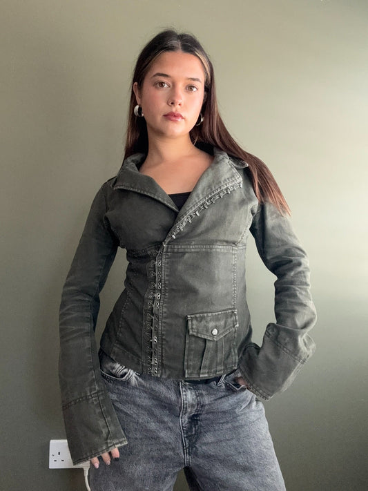 SteelRogue™ — Own the Room with Unstoppable Edge and Confidence