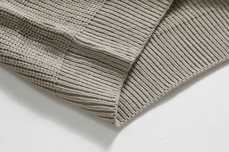 Norla — Gestrickter Pullover mit halbem Reißverschluss und verstellbarem Kragen