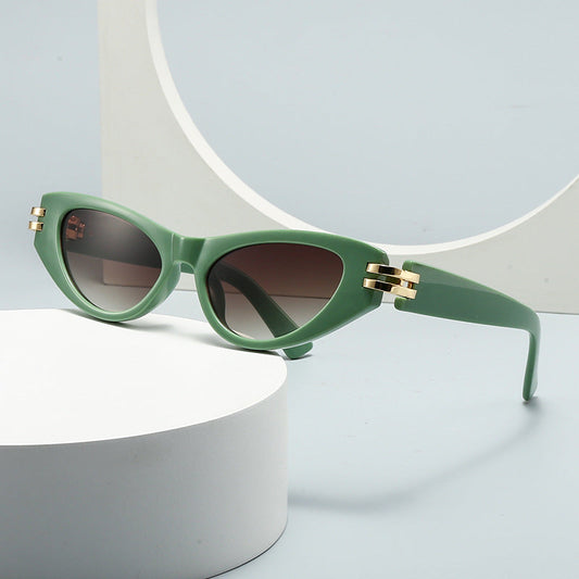 Sorelle — Glossy Cat-Eye Sunglasses with Gradient UV Protection