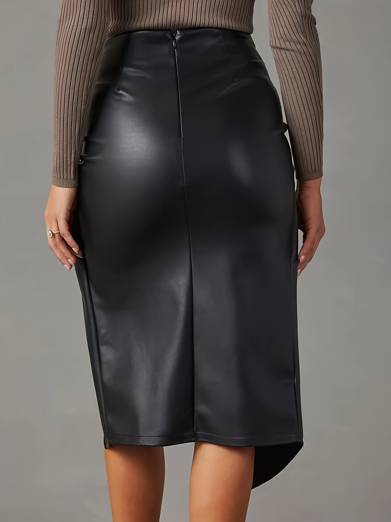 Norla — Vegan leren midi-rok met asymmetrische twistzoom