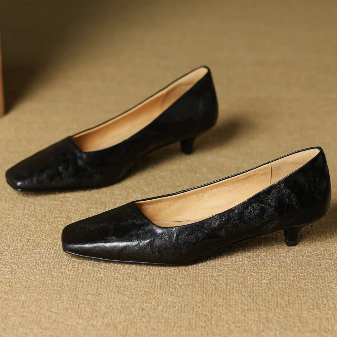 Talora — Echtes Leder Pumps mit Kitten-Heel und Komfort-Schaumsohle