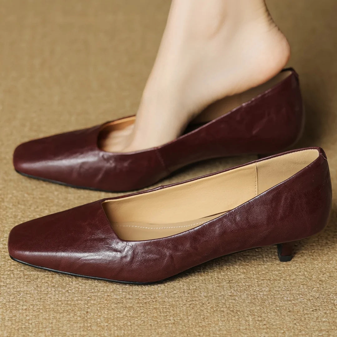 Talora — Echtes Leder Pumps mit Kitten-Heel und Komfort-Schaumsohle
