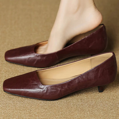 Talora — Echtes Leder Pumps mit Kitten-Heel und Komfort-Schaumsohle
