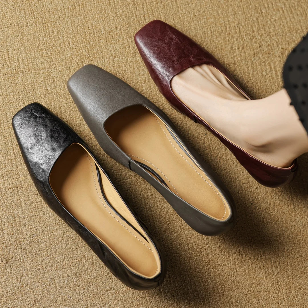 Talora — Echtes Leder Pumps mit Kitten-Heel und Komfort-Schaumsohle