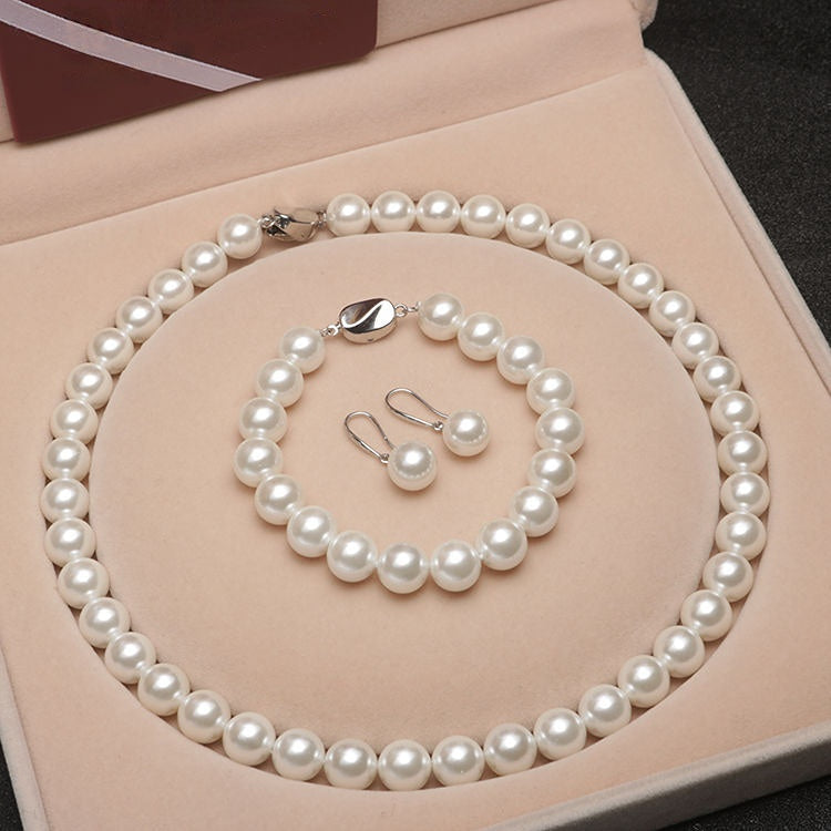 LuxeVera™ Pearl Necklace — Command Every Room with Timeless, Hypnotic Shine