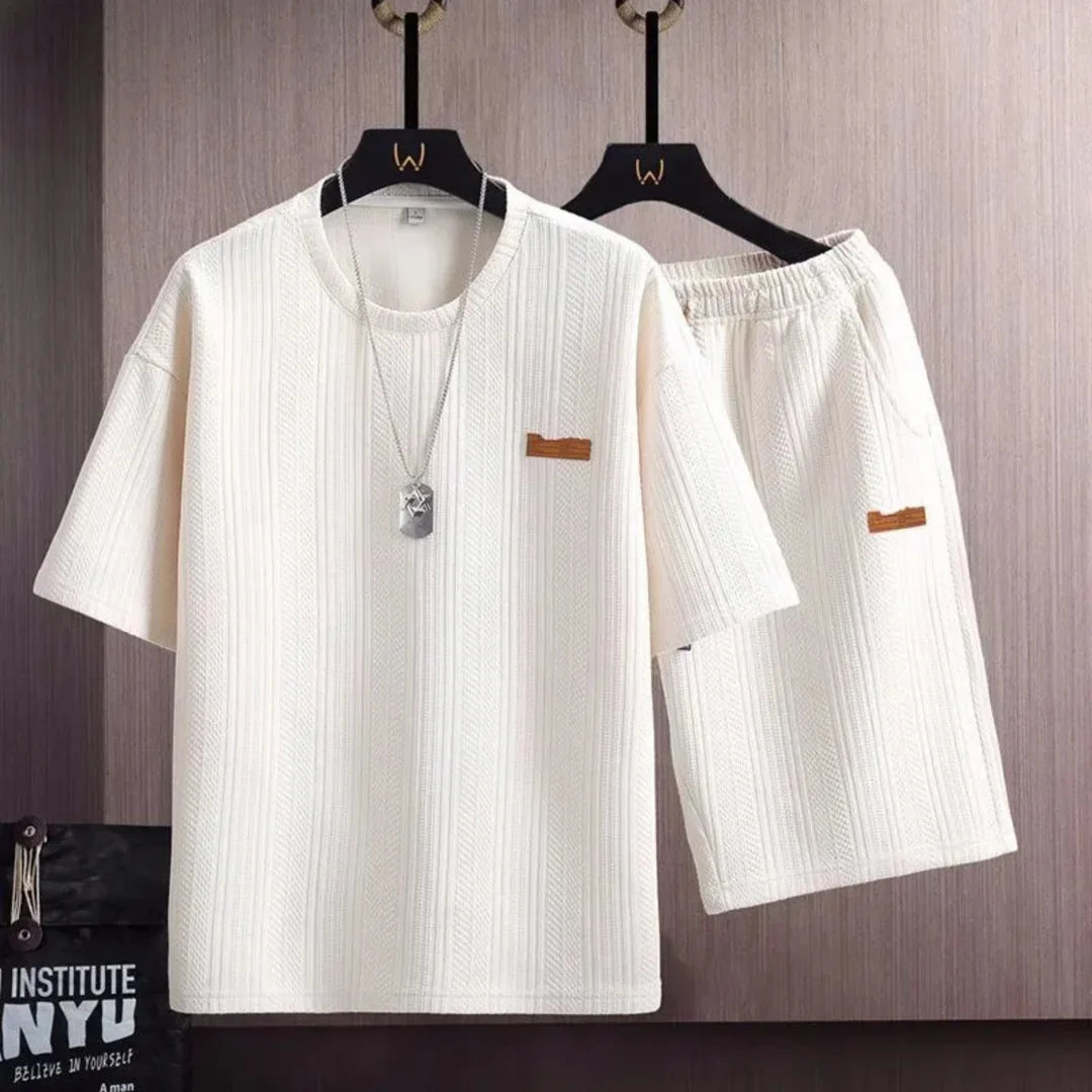 Mylo Lounge Set — 通気性の良いニットTシャツとドローストリングショーツで快適