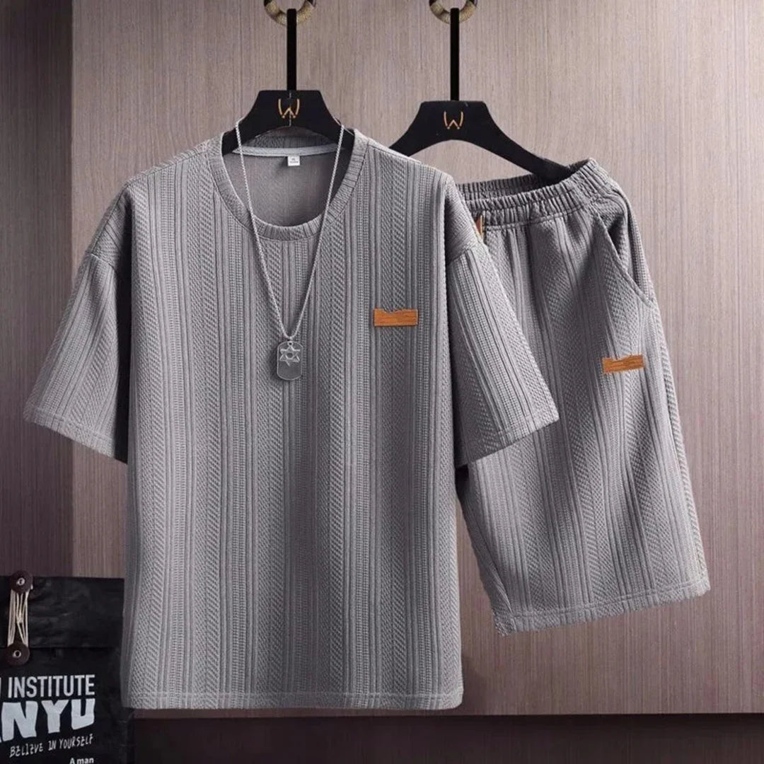 Mylo Lounge Set — 通気性の良いニットTシャツとドローストリングショーツで快適