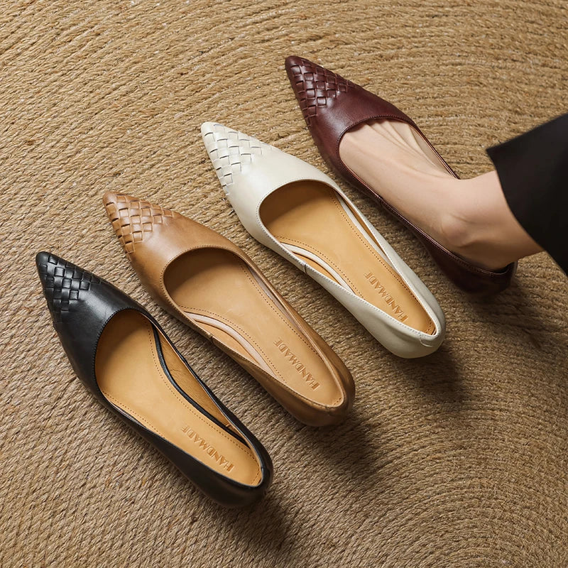Novara Woven Leather Pumps — Aito nahkainen kärkikärkinen kiilakorkokenkä