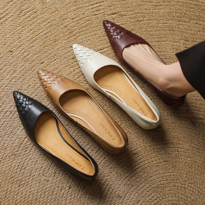 Novara Woven Leather Pumps — Aito nahkainen kärkikärkinen kiilakorkokenkä