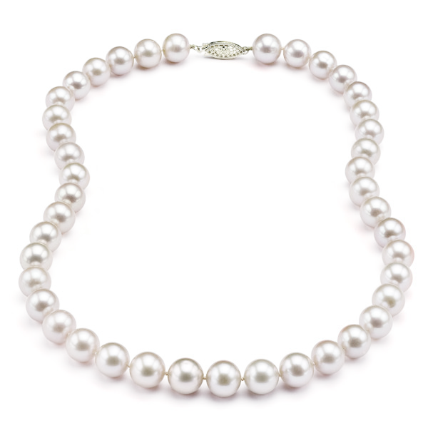 LuxeVera™ Pearl Necklace — Command Every Room with Timeless, Hypnotic Shine