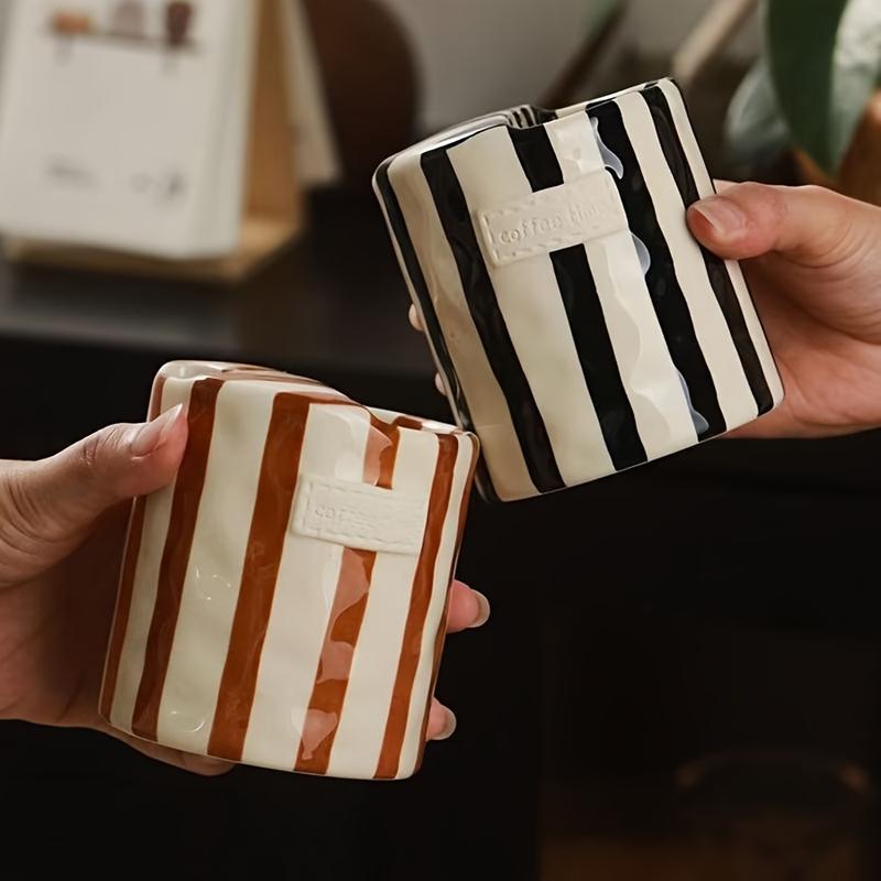 Tazza in Ceramica a Righe EmberLine™ — Accendi i Tuoi Sensi con Ogni Sorso Caldo e Dipinto a Mano Perfetto