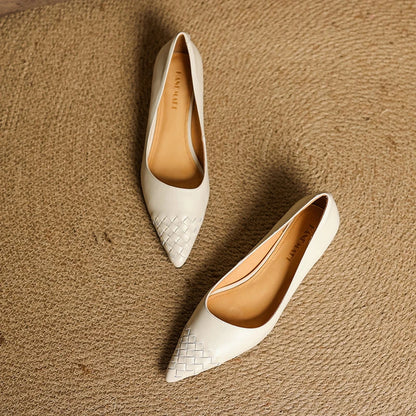 Novara Woven Leather Pumps — Aito nahkainen kärkikärkinen kiilakorkokenkä