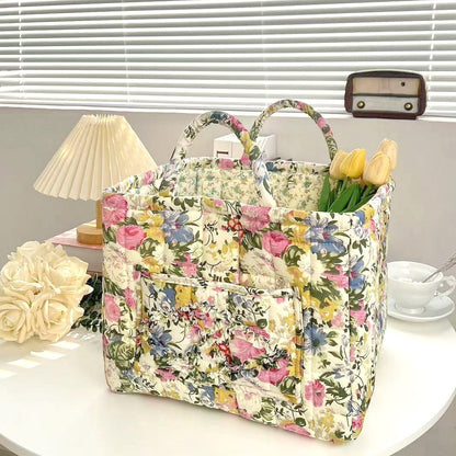 Liora — Gewatteerde bloemen shopper met ruim en opvouwbaar ontwerp