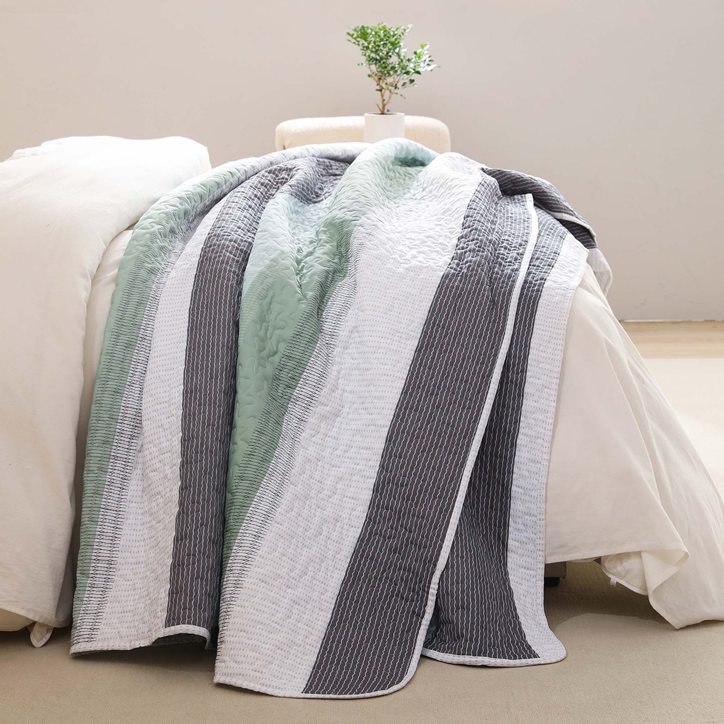 ShadowVeil™ Stripe Quilt Set — Unleash Bold Style and Year-Round Cloudlike Comfort