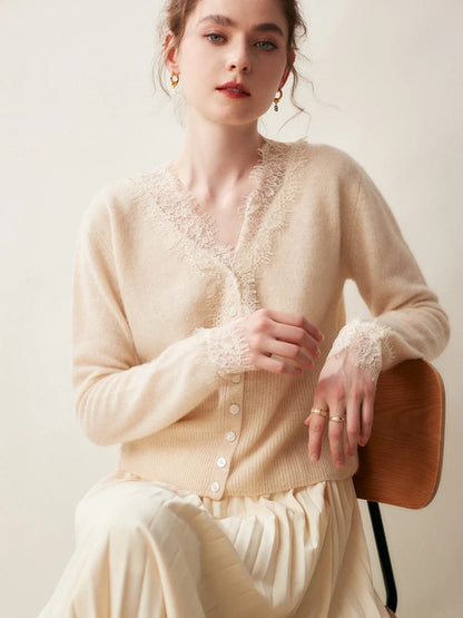 Elara — Weicher Kaschmir-Spitzen-Cardigan zum Layern