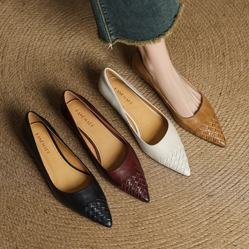 Novara Woven Leather Pumps — Aito nahkainen kärkikärkinen kiilakorkokenkä
