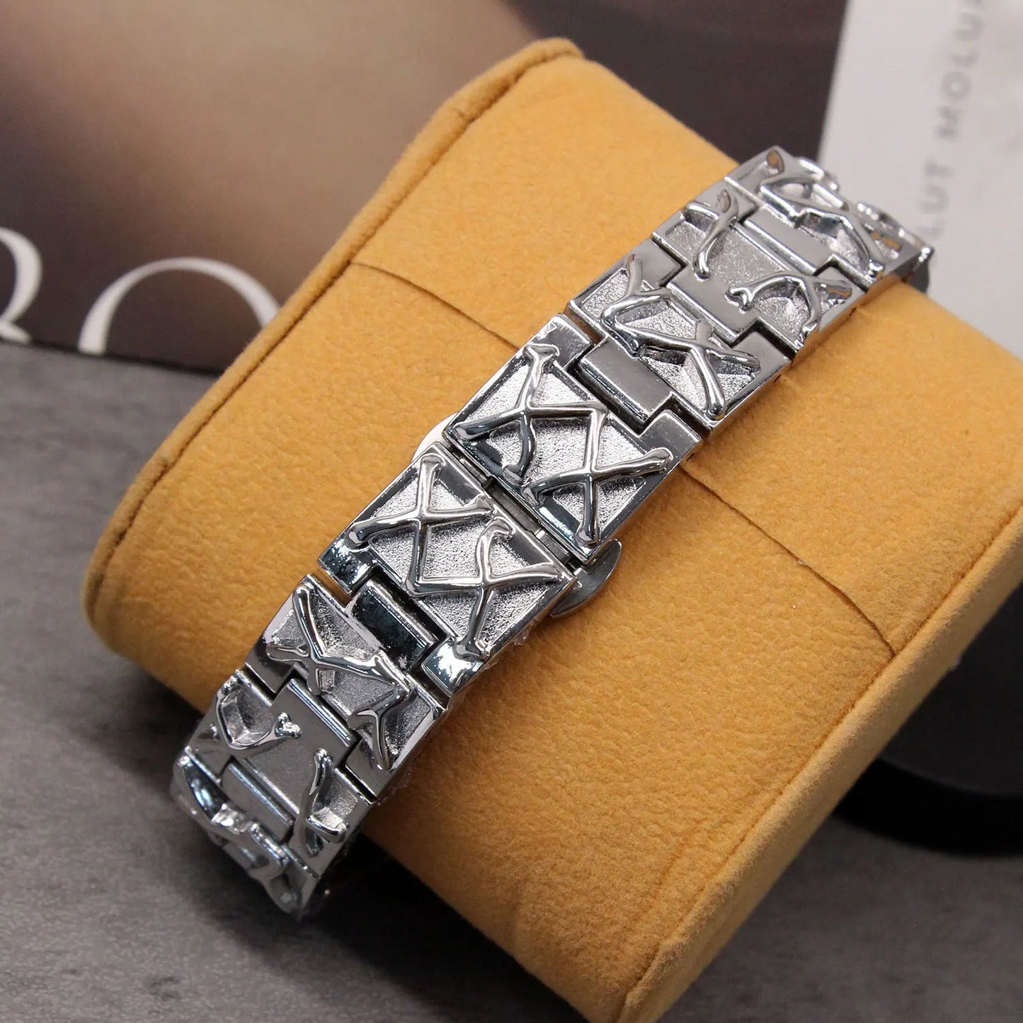 Zaylen — Liquid-Metal Frame Steel Watch with Chrome Bracelet