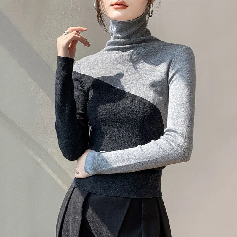 Pull Elora Split — Haut en maille bicolore avec coupe ajustée
