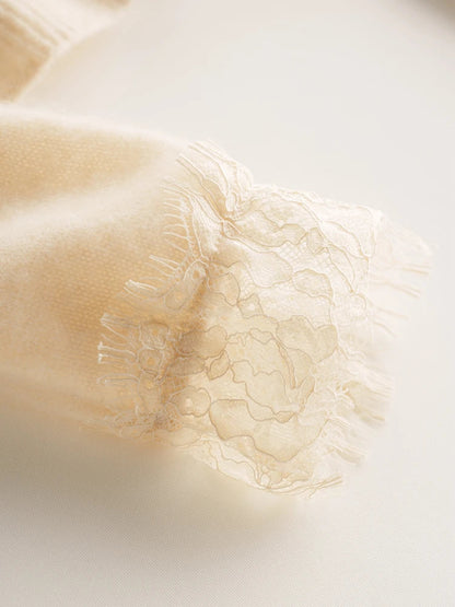 Elara — Weicher Kaschmir-Spitzen-Cardigan zum Layern