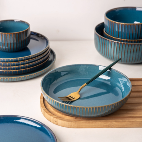 Liora — Service de table en céramique 12 pièces avec finition teintée à la main