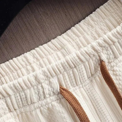 Mylo Lounge Set — 通気性の良いニットTシャツとドローストリングショーツで快適