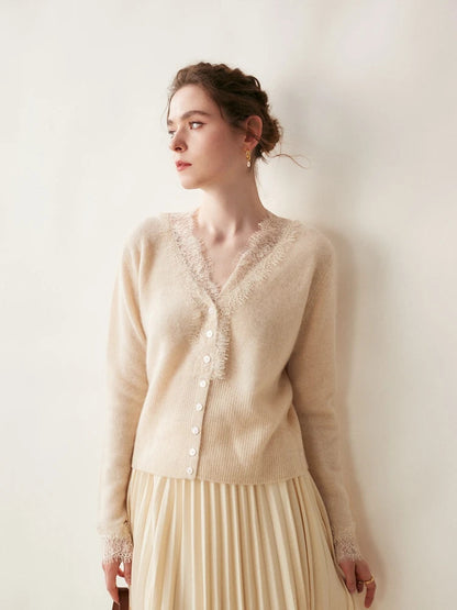 Elara — Weicher Kaschmir-Spitzen-Cardigan zum Layern