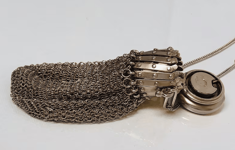 Norla — Handmade Chain Mail Coin Purse with Vintage 1920s Style