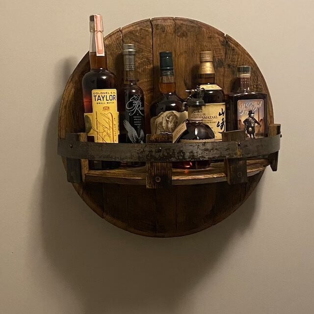 IronOak Vault™ — Parancsolj tiszteletet egy olyan whiskey vitrinnel, amely elmeséli legendás történetedet