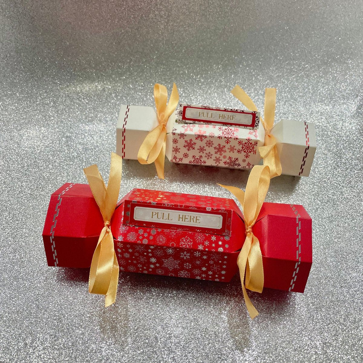 Jovela — Festive Holiday Money Pull Pouch with Candy Shape