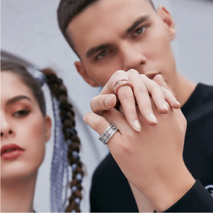 Zigzag Edge™ — Command Attention with Every Bold Twist