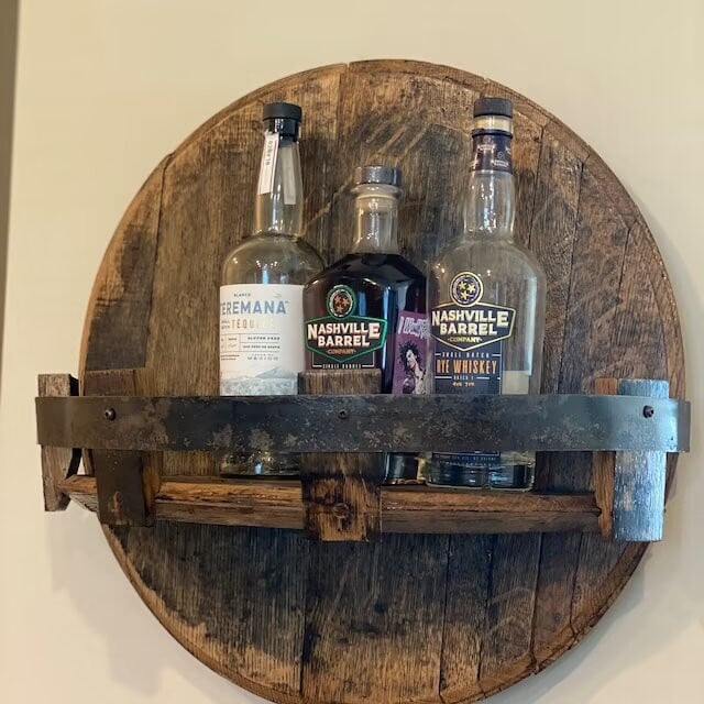 IronOak Vault™ — Parancsolj tiszteletet egy olyan whiskey vitrinnel, amely elmeséli legendás történetedet