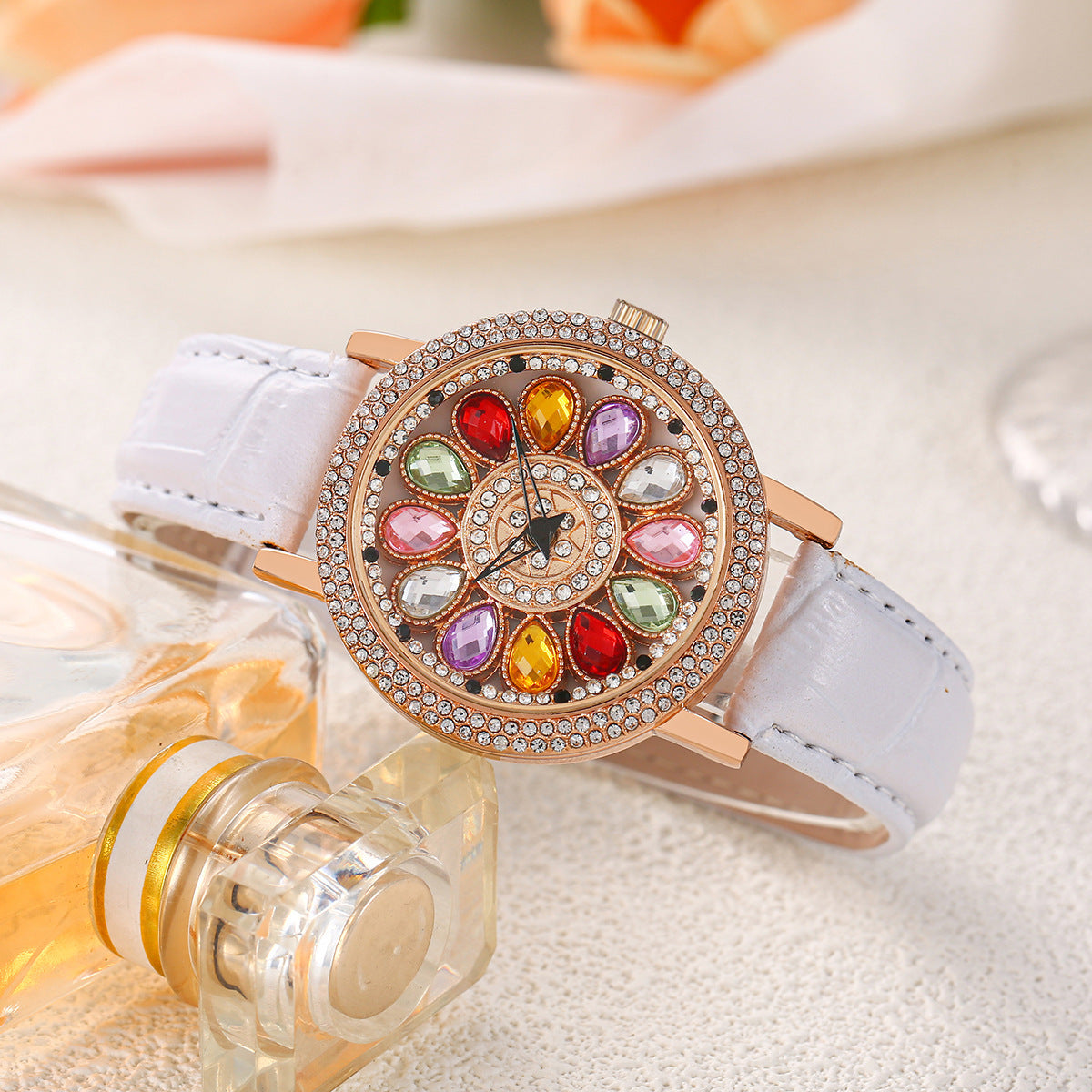 CrystalHalo Watch™ — 眩しい止められない華やかさであらゆる場所を支配する時計