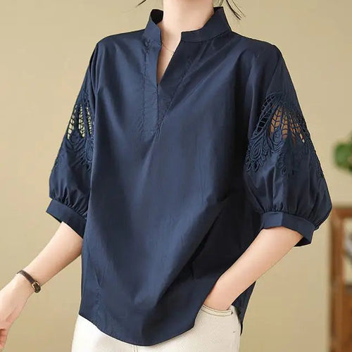 Elara — Lightweight Linen Blend Top with Embroidered Floral Sleeves