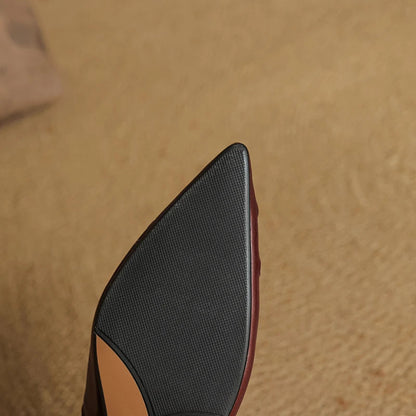 Novara Woven Leather Pumps — Aito nahkainen kärkikärkinen kiilakorkokenkä