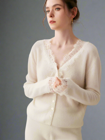 Elara — Weicher Kaschmir-Spitzen-Cardigan zum Layern