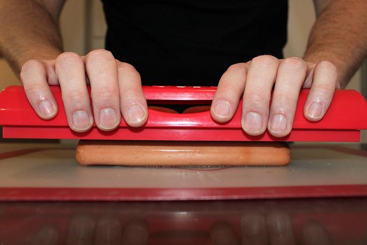 Hot Dog Slicer™ — Sytytä suun kostuttava maku ja tee vaikutus jokaisessa grillijuhlassa